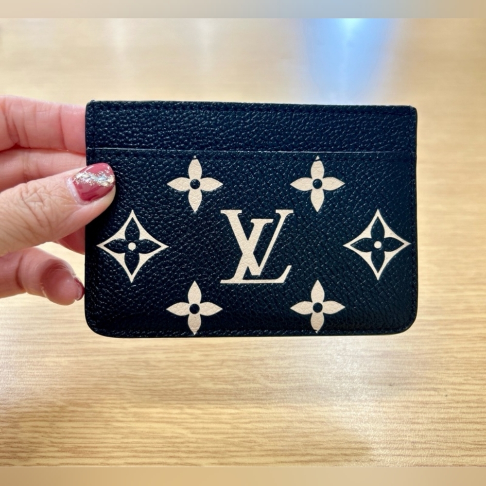 Louis Vuitton Card Holder - Picture 3 of 10